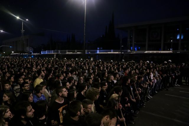 Πολυτεχνείο: Χιλιάδες στους δρόμους για την ιστορική επέτειο – Εντυπωσιακή πορεία