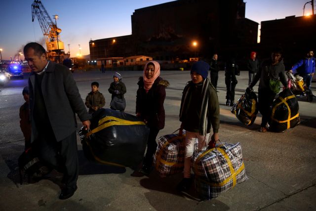 Προσφυγικό: Διακόσιοι πρόσφυγες στον Πειραιά