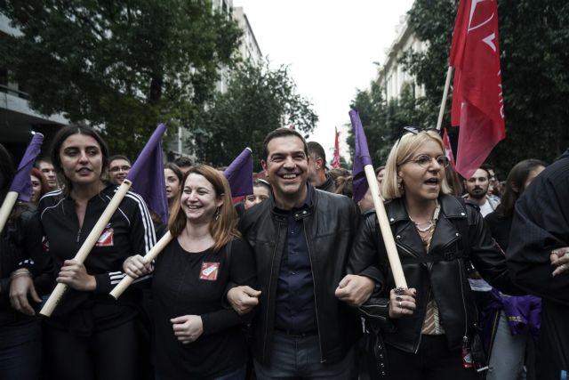 ΝΔ κατά Τσίπρα: «Τουρίστας και στις διαδηλώσεις»