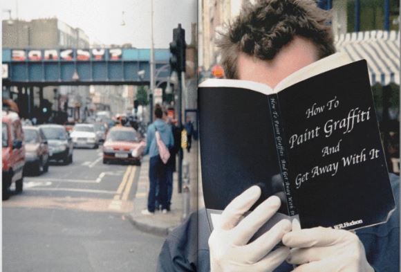 Φωτογραφίες του Banksy σε ένα ξεχωριστό άλμπουμ
