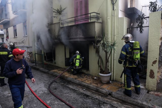 Κυψέλη: Τρεις τραυματίες από φωτιά σε σπίτι