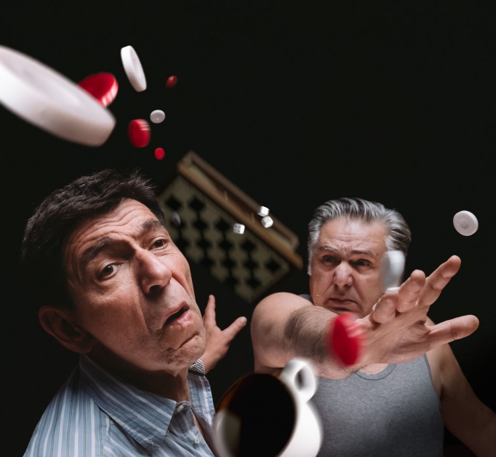 Ο Λευτέρης Γιοβανίδης παίζει μια παρτίδα «Τάβλι»