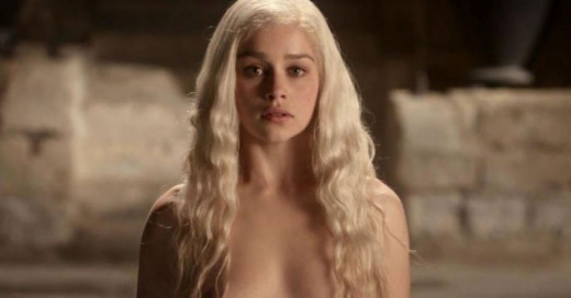Εμίλια Κλαρκ : Τι αποκάλυψε για τις γυμνές σκηνές στο «Game of Thrones»
