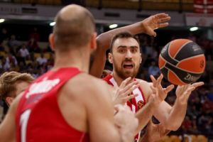 Νίκη για τον Ολυμπιακό 83-74 τη Ζαλγκίρις Κάουνας στο ΣΕΦ