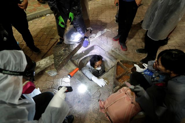 Χονγκ Κονγκ: Διαδηλωτές φεύγουν από τους υπονόμους για να σωθούν