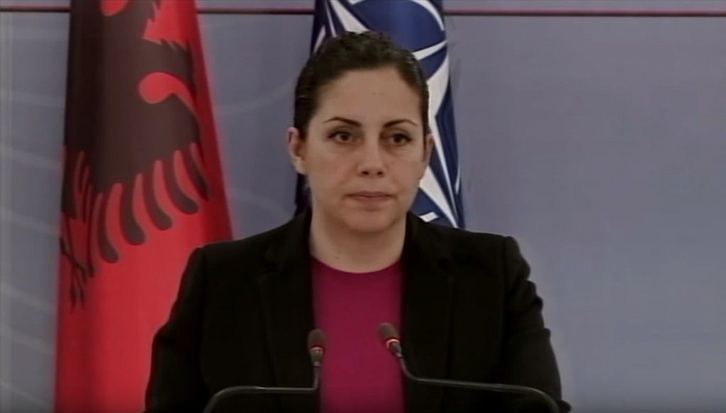 Σεισμός στην Αλβανία: Η υπουργός ανακοινώνει τα ονόματα των νεκρών και ξεσπά σε κλάματα