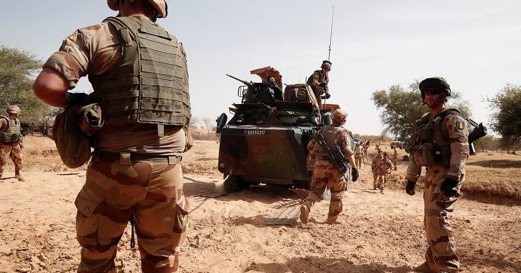 Μάλι : Δεκατρείς νεκροί γάλλοι στρατιωτικοί μετά από πτώση ελικοπτέρων