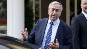 Ακιντζί προς Αναστασιάδη : Oμοσπονδιακή λύση με πολιτική ισότητα ή μόνιμη διαίρεση