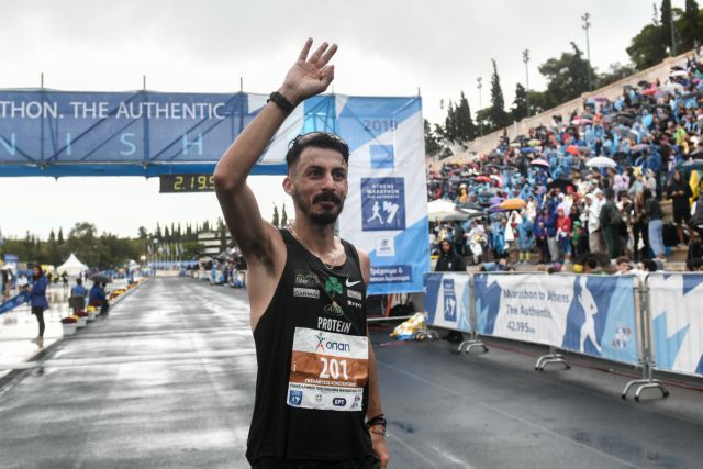 37ος Αυθεντικός Μαραθώνιος : Δυο Κενυάτες και ο Κώστας Γκελαούζος στο βάθρο