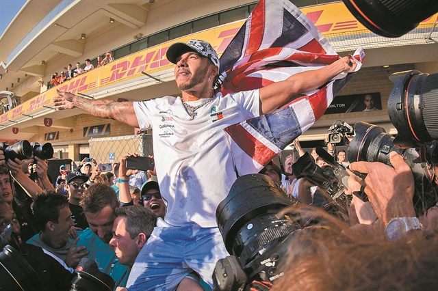 Στη σφαίρα των θρύλων