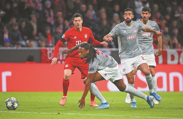 Μάχεται μόνος από διαλυμένο «φυλάκιο»