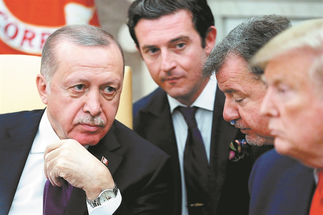 Τα ντιλ των όπλων και το μπλόκο στη Γενοκτονία