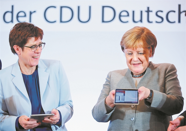 Ποιος αμφισβητεί τη διάδοχο της Μέρκελ;
