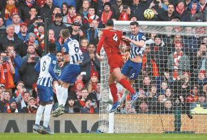 Το κόκκινο τρένο απομακρύνεται