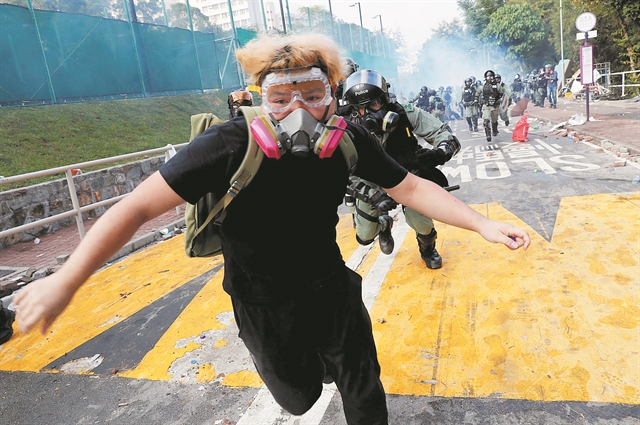 «Τρόπαιο» το Χονγκ Κονγκ για τον έναν αιώνα του ΚΚ Κίνας