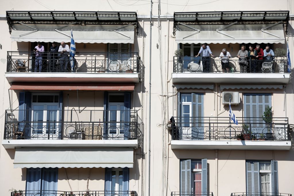 Κρήτη : Βρέθηκε στο κενό ενώ μάζευε τα ρούχα του από το μπαλκόνι