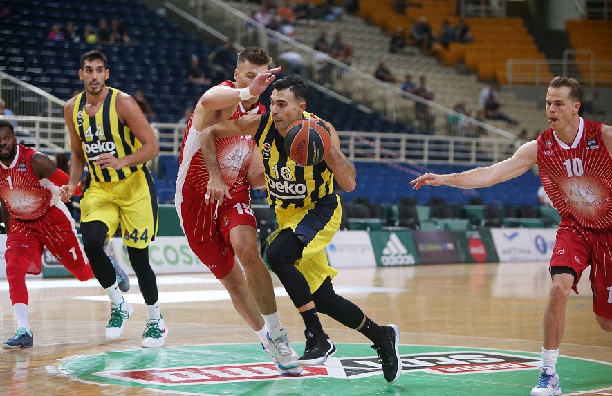 Ανθοδέσμες και στήριξη σε Σλούκα από οπαδούς της Φενέρμπαχτσε