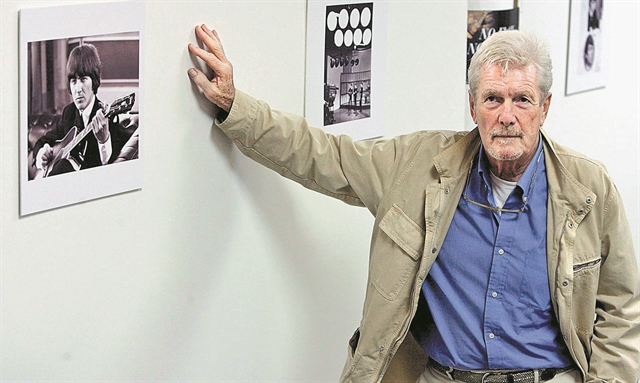 Ενας Beatle αποχαιρετά τον φωτογράφο τους