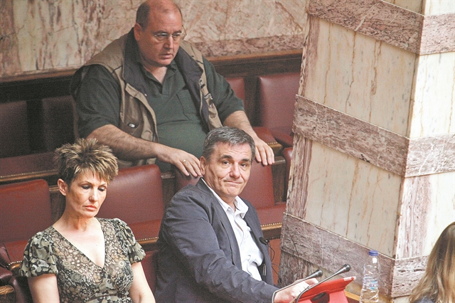 Στήνουν στρατόπεδα ενόψει Συνεδρίου