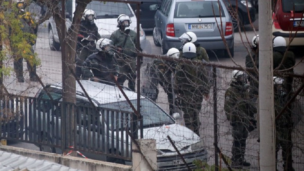 Ένταση οπαδών του Άρη με ΜΑΤ έξω από το Παλέ ντε Σπορ