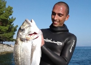 Ρεκόρ τσιπούρας στην Κέρκυρα – Aνησυχία για οργανισμό εισβολέα στον Θερμαϊκό