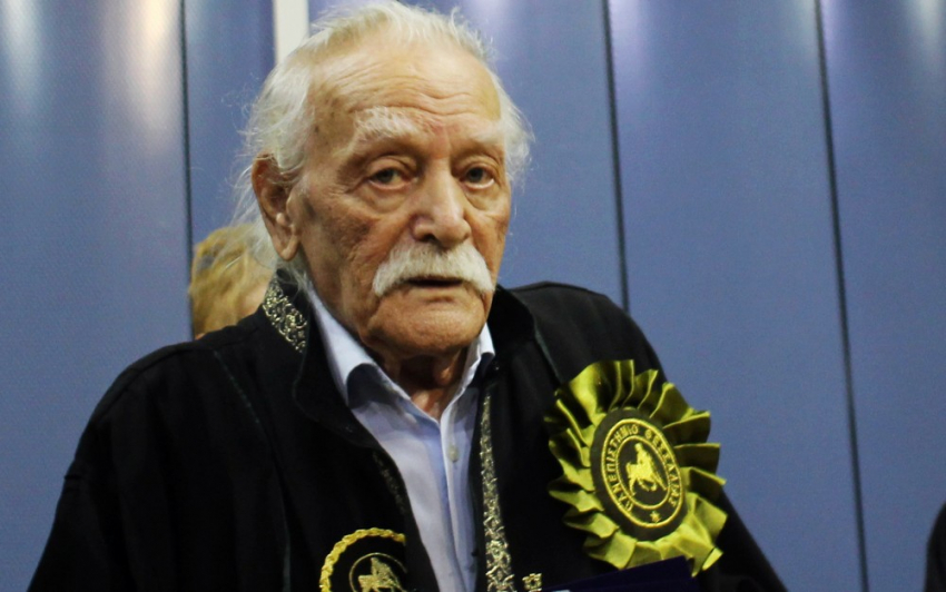 Μανώλης Γλέζος : Νοσηλεύεται στην εντατική με οξεία αναπνευστική ανεπάρκεια