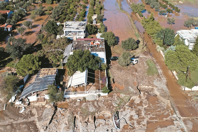 Τα μπαζωμένα ρέματα «έπνιξαν» την Κινέτα
