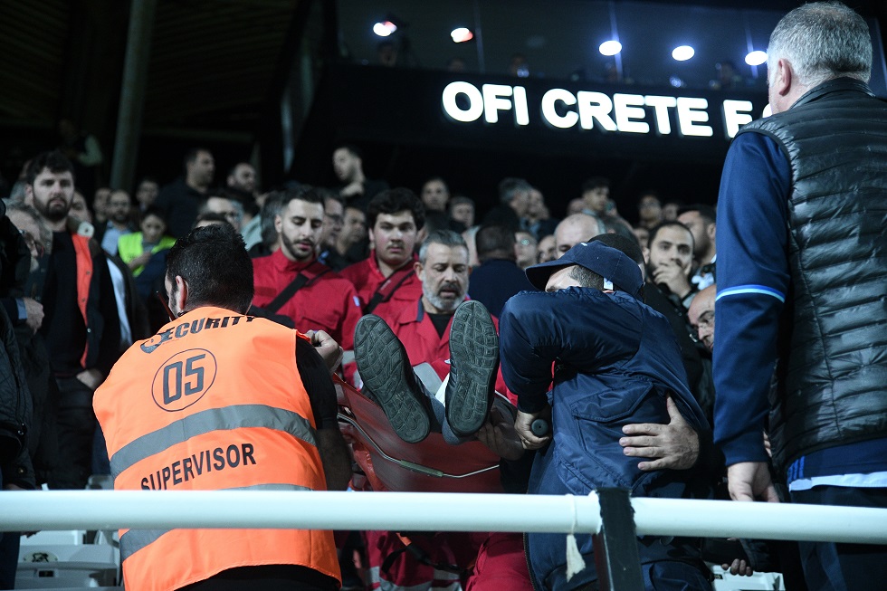 Κατέρρευσε φίλαθλος του ΟΦΗ στην κερκίδα