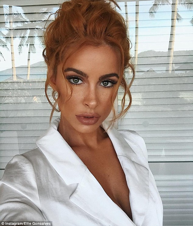 Ellie Gonsalves : Κολάζει με τις καυτές πόζες της