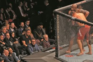Διχασμένη χώρα έναν χρόνο πριν από τις εκλογές