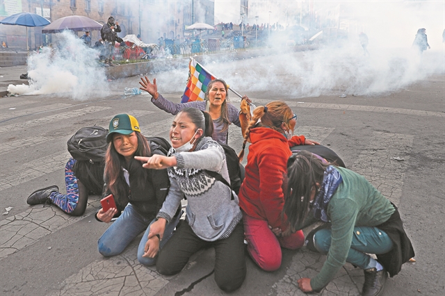 Μάχες αστυνομίας με «κοκαλέρος»