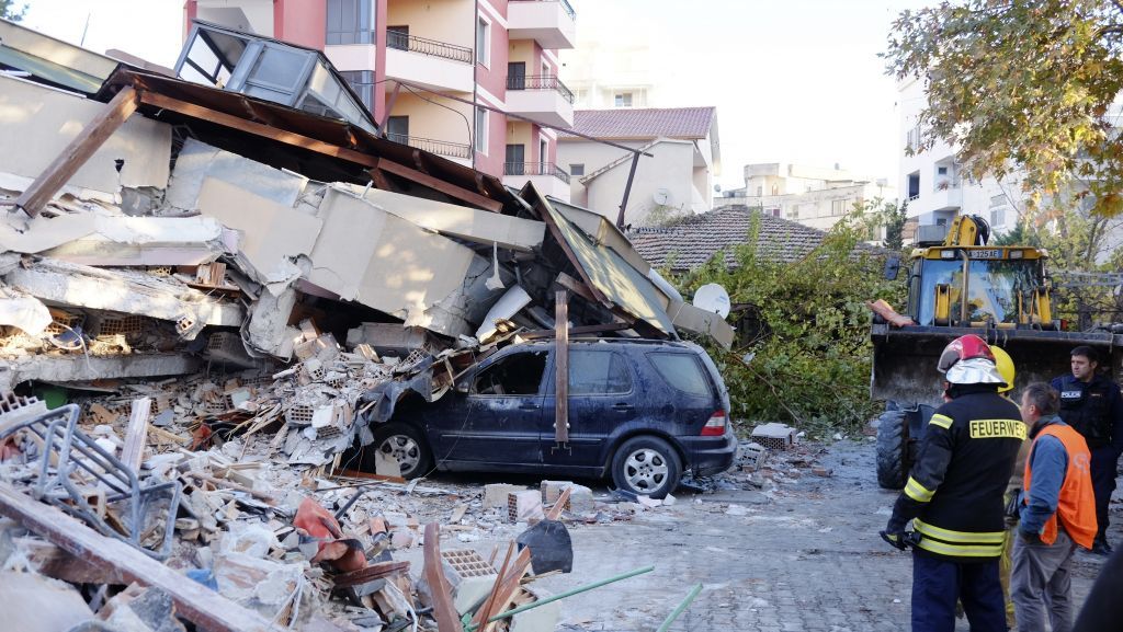 Χάος στην Αλβανία – Στους 7 οι νεκροί από τον Εγκέλαδο – Περισσότεροι από 300 τραυματίες