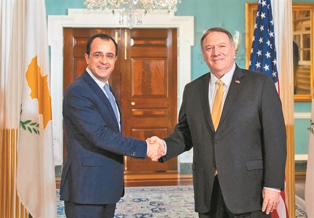 Δεσμεύσεις και συμπάθεια