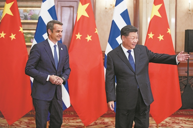 Το παρασκήνιο πίσω από μια θερμή χειραψία