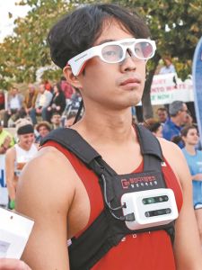 Ο πρώτοςασυνόδευτος τυφλός μαραθωνοδρόμος