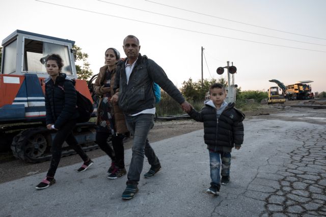 Γιαννιτσά : Κάτοικοι εμπόδισαν την άφιξη λεωφορείου με πρόσφυγες | tanea.gr Γιαννιτσά : Κάτοικοι εμπόδισαν την άφιξη λεωφορείου με πρόσφυγες | tanea.gr