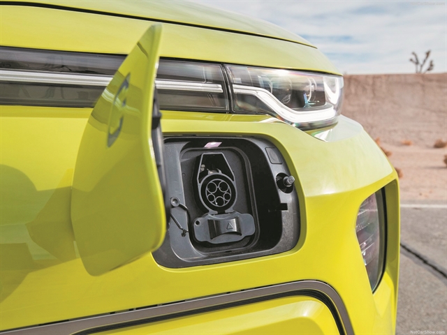 Με 16 ηλεκτρικά και υβριδικά έως το 2025