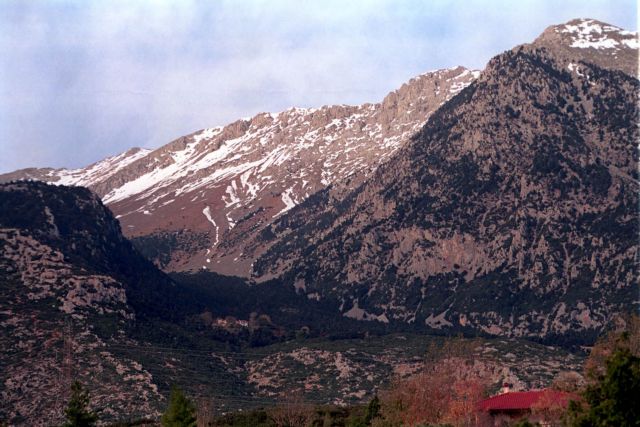 Κακοκαιρία : Γηρυόνης έφερε χιόνια στον Παρνασσό