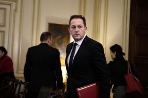 Πέτσας: Στις πιο ευάλωτες κοινωνικές ομάδες το κοινωνικό μέρισμα