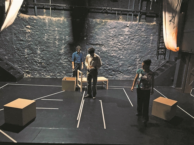 Θύραθεν φόβοι