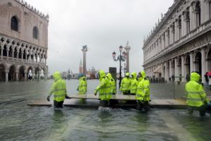 «Βούλιαξε» ξανά η Βενετία -Συνεχίζεται η κακοκαιρία στη βόρειο Ιταλία