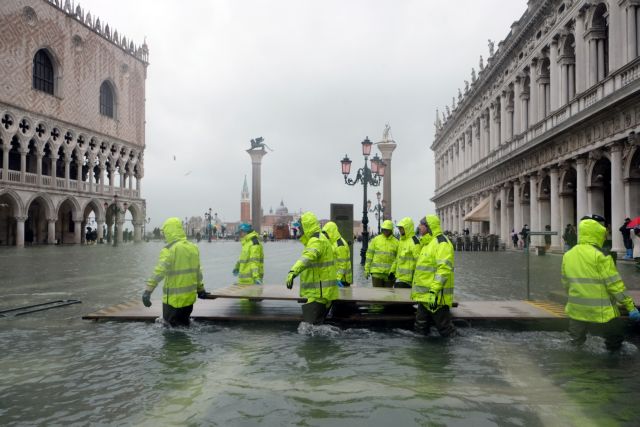 «Βούλιαξε» ξανά η Βενετία -Συνεχίζεται η κακοκαιρία στη βόρειο Ιταλία