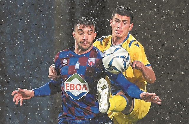 Κόλλησαν στη λάσπη