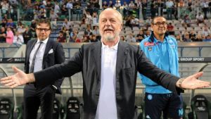 «Αξιώνει 900 εκατομμύρια ευρώ για τη Νάπολι ο Ντε Λαουρέντις»