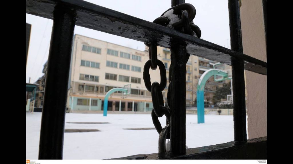 Βία με όπλα μέσα στα σχολεία