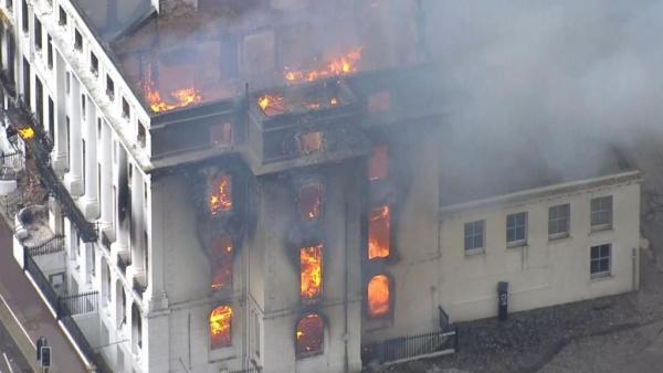 Βρετανία : Μεγάλη πυρκαγιά σε ξενοδοχείο στο Ίστμπουρν