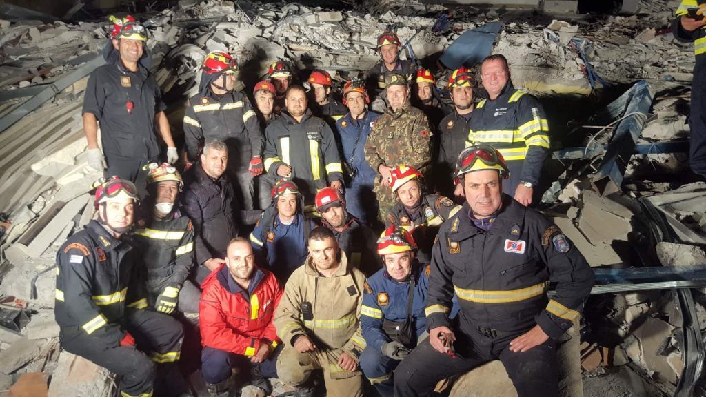 Σεισμός Αλβανία : Συγκλονίζουν οι προσπάθειες της ελληνικής αποστολής διασωστών