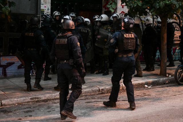 Εξάρχεια : Πάνω από 30 συλλήψεις και δύο αστυνομικοί τραυματίες στα επεισόδια