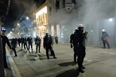 Ενταση στην Πάτρα: Μολότοφ και χημικά από τα ΜΑΤ