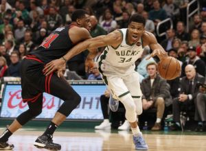 Αντετοκούνμπο: «Θέλω να γίνομαι καλύτερος και να κερδίζουν οι Μπακς»